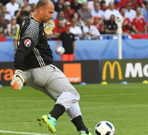 celana-kiper-panjang-dalam-sepak-bola