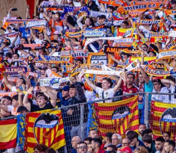 away-fans-dalam-sepak-bola
