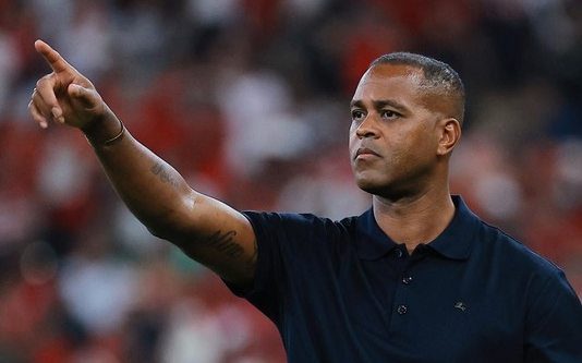 siapakah-pengganti-yang-cocok-untuk-patrick-kluivert