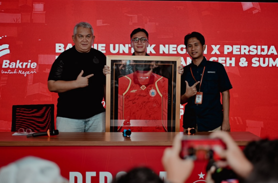 persija-melelang-jersey-bersejarah-untuk-bantu-korban-sumatera