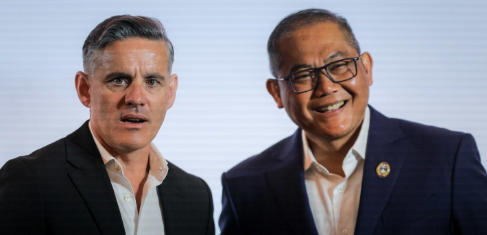 john-herdman-mendengarkan-curhatan-staf-lokal-timnas