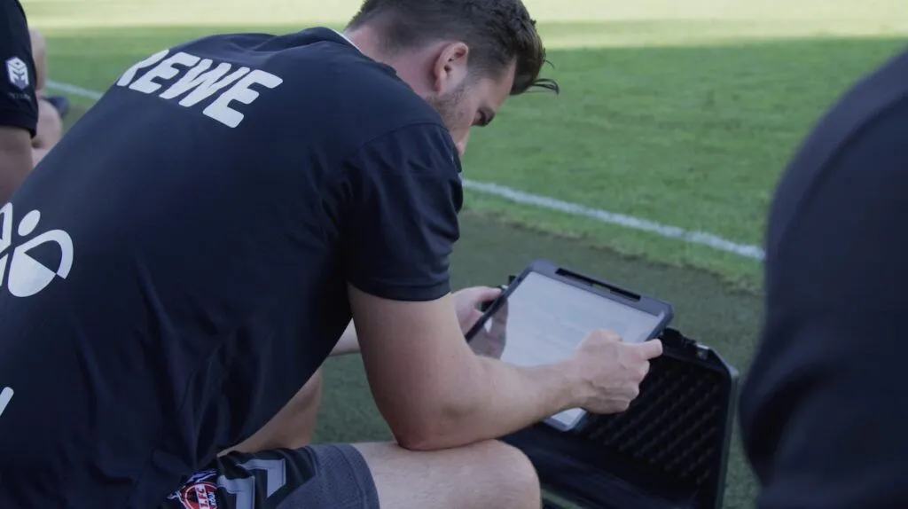 Manfaat Analisis Video Dalam Evaluasi Performa Tim Bola